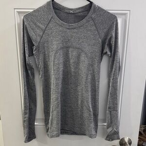 Lululemon Athletica Heathered Gray Long Sleeve Top